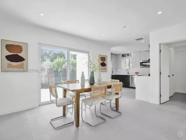 Продажа дома по адресу 2380 NE 184th Ter - фото 9272794