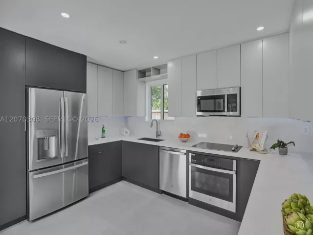 Продажа дома по адресу 2380 NE 184th Ter - фото 9272795