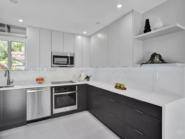 Продажа дома по адресу 2380 NE 184th Ter - фото 9272796