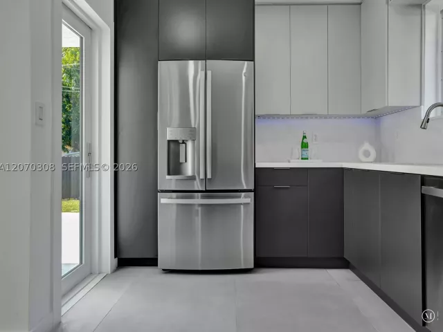 Продажа дома по адресу 2380 NE 184th Ter - фото 9272800