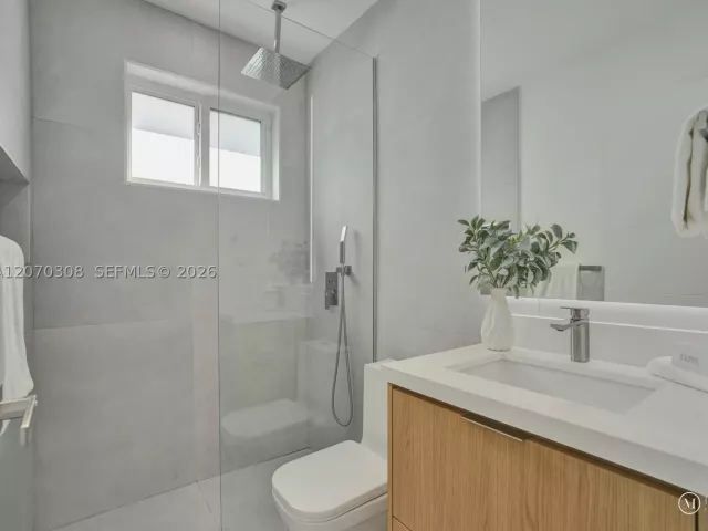 Продажа дома по адресу 2380 NE 184th Ter - фото 9272802