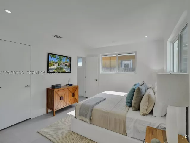 Продажа дома по адресу 2380 NE 184th Ter - фото 9272804