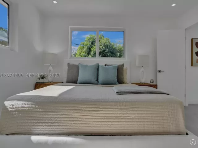 Продажа дома по адресу 2380 NE 184th Ter - фото 9272807