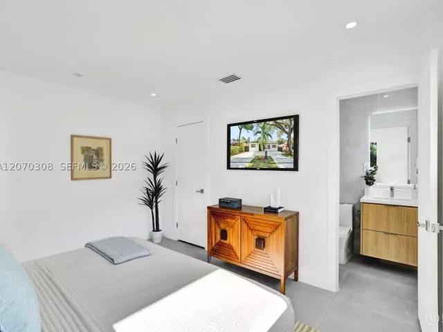 Продажа дома по адресу 2380 NE 184th Ter - фото 9272808