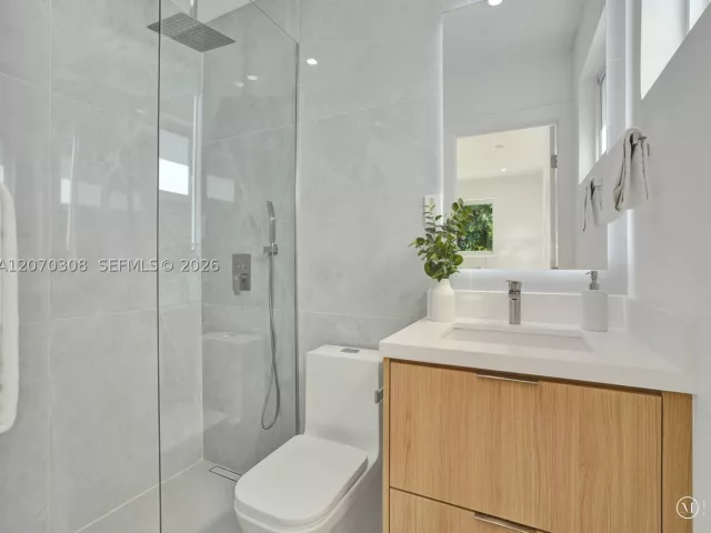 Продажа дома по адресу 2380 NE 184th Ter - фото 9272809