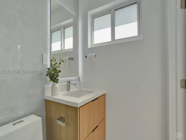 Продажа дома по адресу 2380 NE 184th Ter - фото 9272810