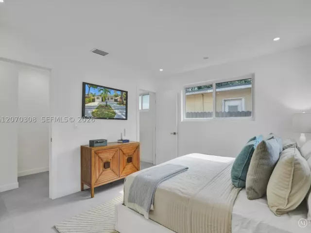 Продажа дома по адресу 2380 NE 184th Ter - фото 9272811
