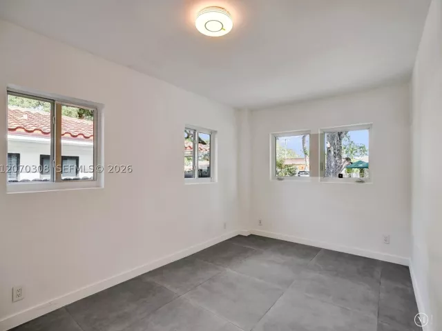 Продажа дома по адресу 2380 NE 184th Ter - фото 9272816
