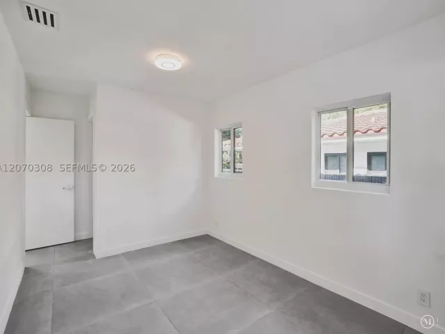 Продажа дома по адресу 2380 NE 184th Ter - фото 9272817