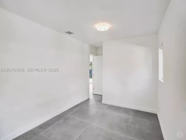 Продажа дома по адресу 2380 NE 184th Ter - фото 9272818