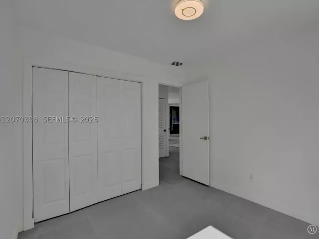 Продажа дома по адресу 2380 NE 184th Ter - фото 9272822