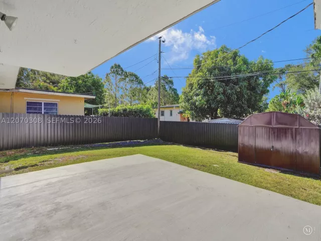 Продажа дома по адресу 2380 NE 184th Ter - фото 9272823