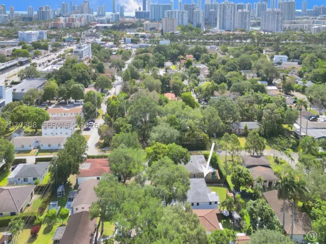Продажа дома по адресу 2380 NE 184th Ter - фото 9272832