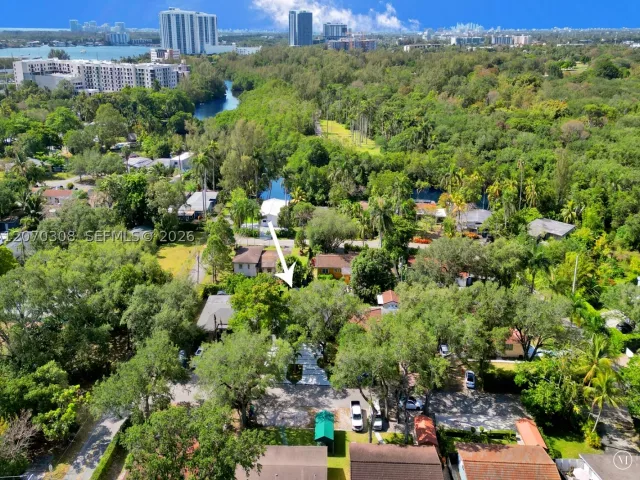 Продажа дома по адресу 2380 NE 184th Ter - фото 9272838