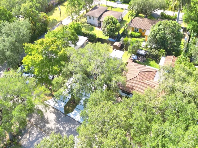 Продажа дома по адресу 2380 NE 184th Ter - фото 9272840