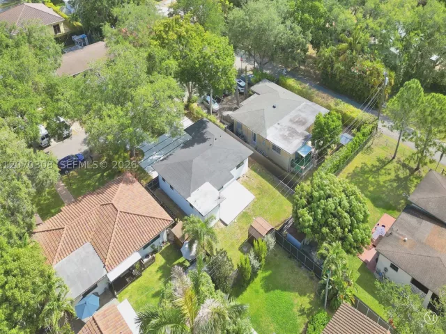 Продажа дома по адресу 2380 NE 184th Ter - фото 9272842
