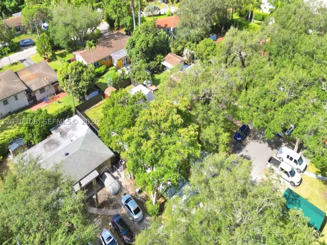 Продажа дома по адресу 2380 NE 184th Ter - фото 9272845