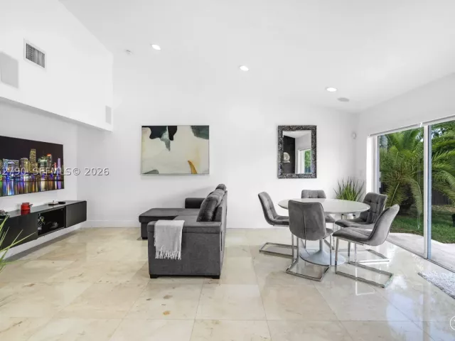 Продажа дома по адресу 12231 SW 103rd Ter - фото 9274840