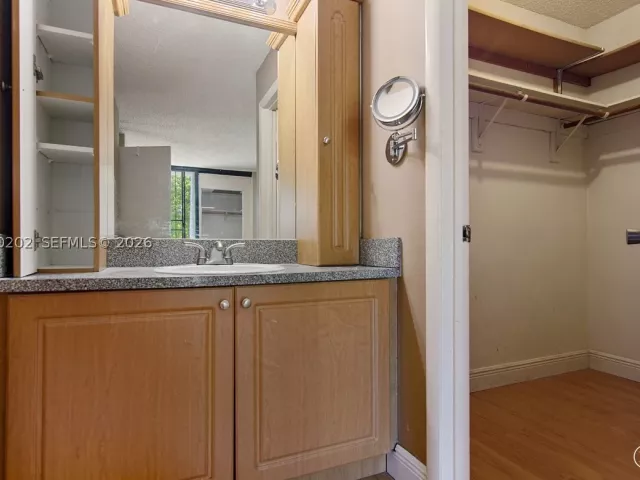 Продажа дома по адресу 2524 SW 122nd Ct - фото 9274883