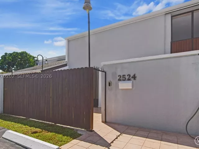 Продажа дома по адресу 2524 SW 122nd Ct - фото 9274872