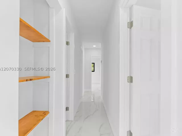 Продажа дома по адресу 2500 SW 23rd Ter - фото 9274234