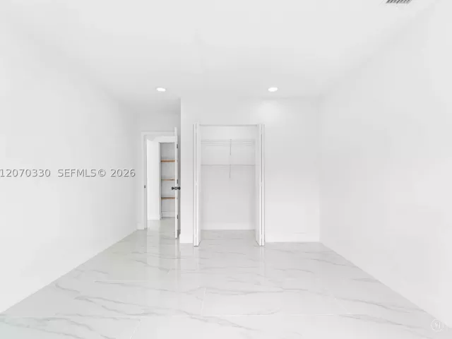 Продажа дома по адресу 2500 SW 23rd Ter - фото 9274236