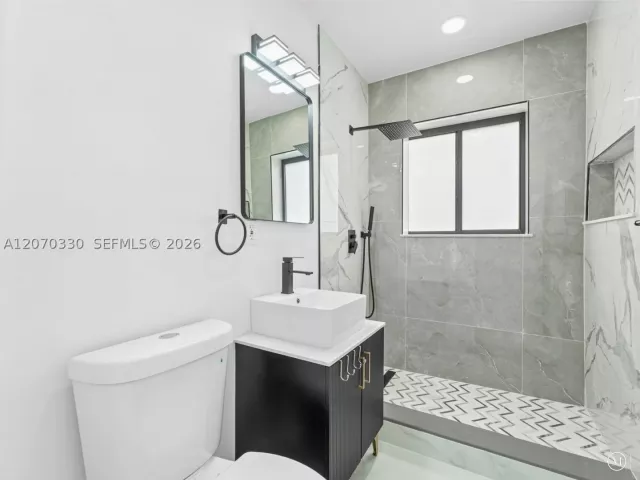 Продажа дома по адресу 2500 SW 23rd Ter - фото 9274240