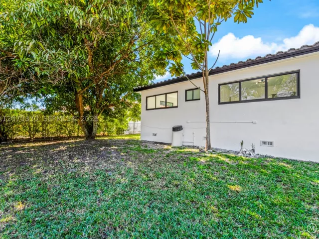 Продажа дома по адресу 2500 SW 23rd Ter - фото 9274247