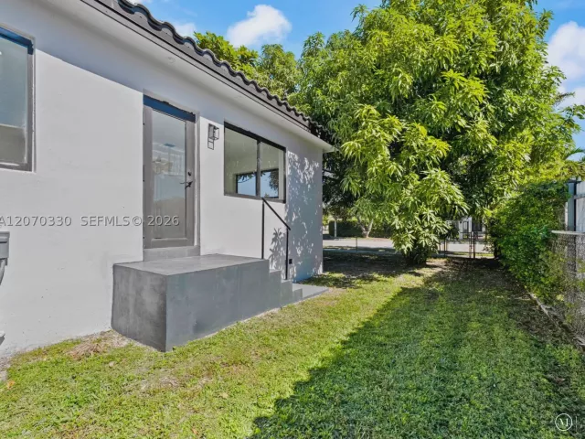 Продажа дома по адресу 2500 SW 23rd Ter - фото 9274248