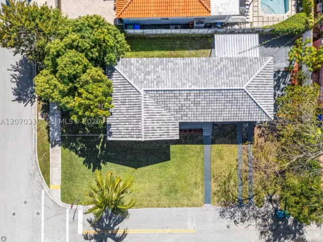 Продажа дома по адресу 2500 SW 23rd Ter - фото 9274252