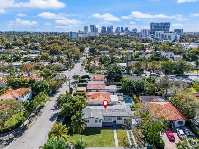 Продажа дома по адресу 2500 SW 23rd Ter - фото 9274253
