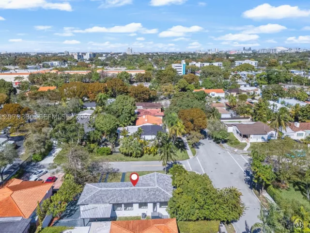 Продажа дома по адресу 2500 SW 23rd Ter - фото 9274255