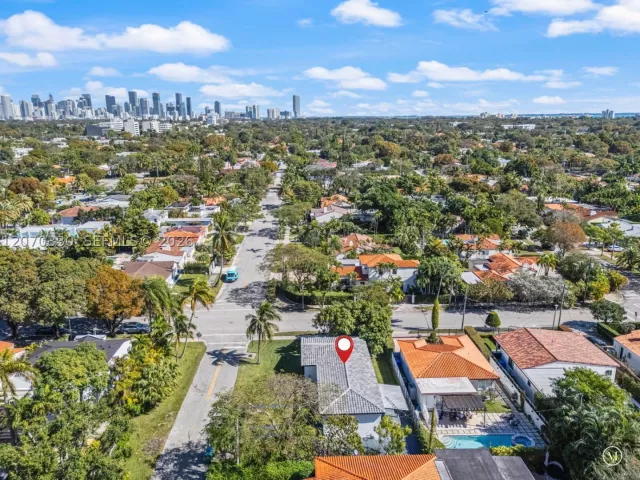 Продажа дома по адресу 2500 SW 23rd Ter - фото 9274256