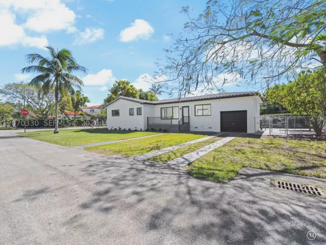 Продажа дома по адресу 2500 SW 23rd Ter - фото 9274258