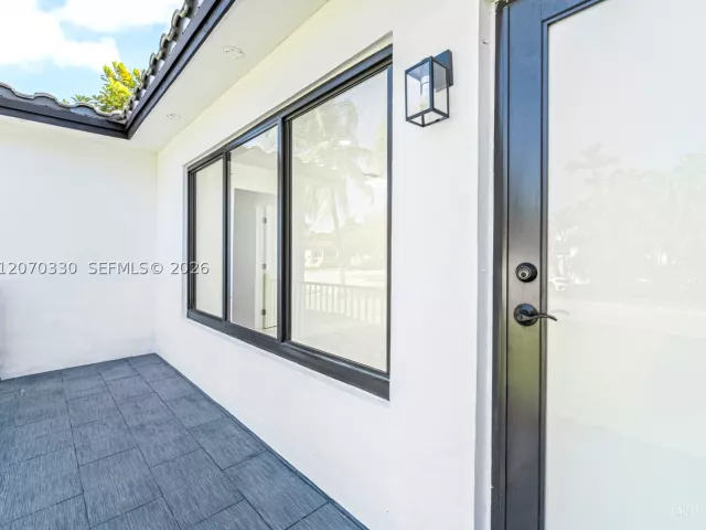 Продажа дома по адресу 2500 SW 23rd Ter - фото 9274260