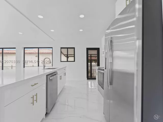Продажа дома по адресу 2500 SW 23rd Ter - фото 9274226