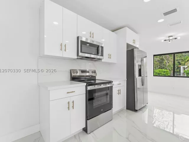 Продажа дома по адресу 2500 SW 23rd Ter - фото 9274230