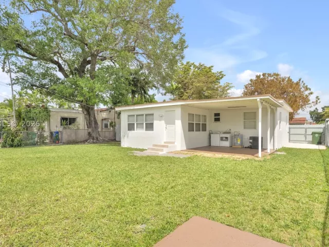 Продажа дома по адресу 4840 SW 5th Ter - фото 9278349