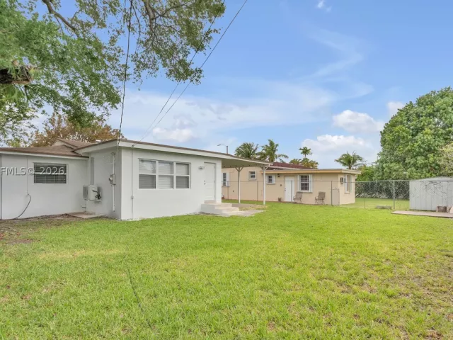 Продажа дома по адресу 4840 SW 5th Ter - фото 9278353