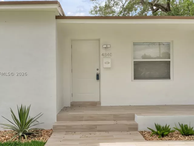 Продажа дома по адресу 4840 SW 5th Ter - фото 9278354