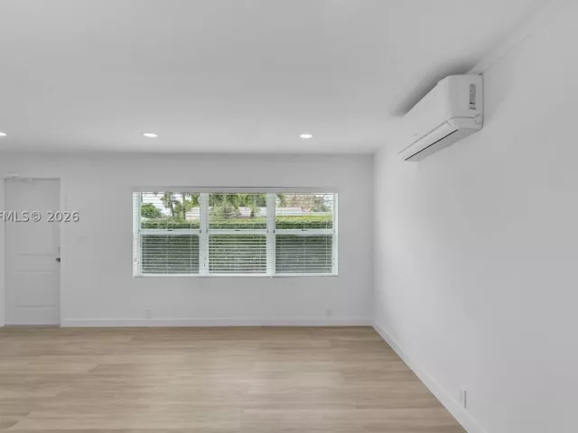 Продажа дома по адресу 4840 SW 5th Ter - фото 9278356