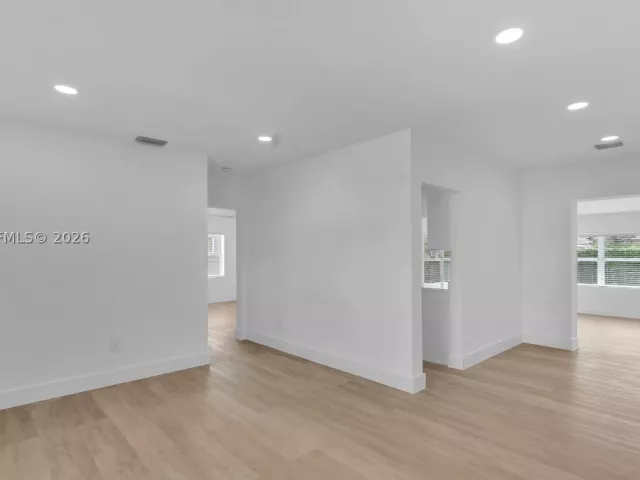 Продажа дома по адресу 4840 SW 5th Ter - фото 9278358