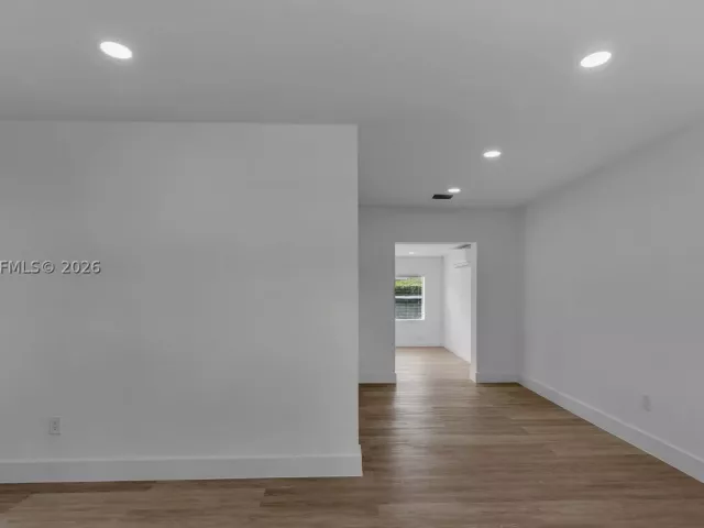 Продажа дома по адресу 4840 SW 5th Ter - фото 9278359
