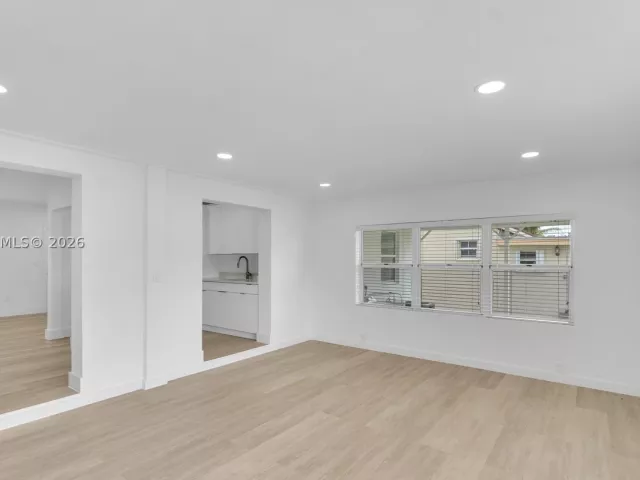 Продажа дома по адресу 4840 SW 5th Ter - фото 9278362