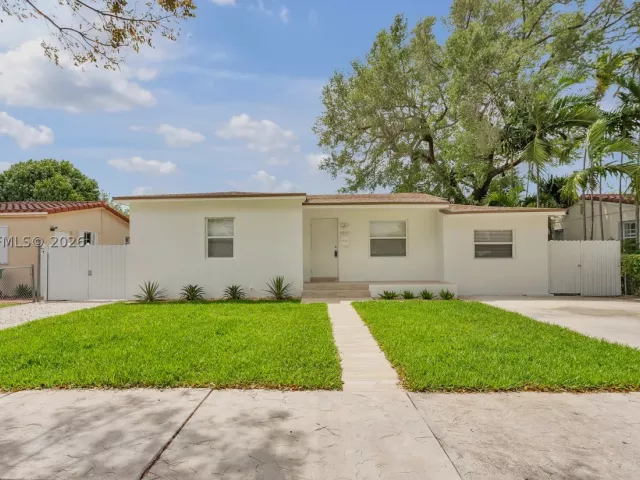 Продажа дома по адресу 4840 SW 5th Ter - фото 9278336