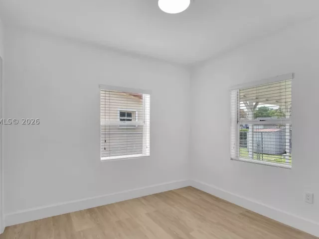 Продажа дома по адресу 4840 SW 5th Ter - фото 9278366