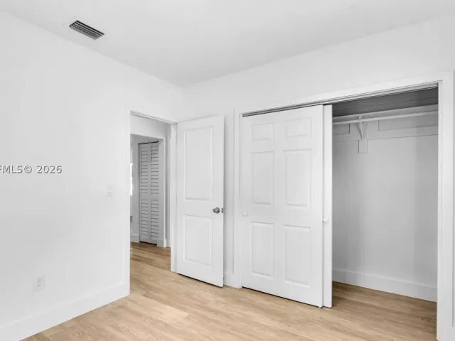 Продажа дома по адресу 4840 SW 5th Ter - фото 9278367