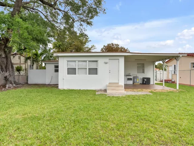 Продажа дома по адресу 4840 SW 5th Ter - фото 9278370