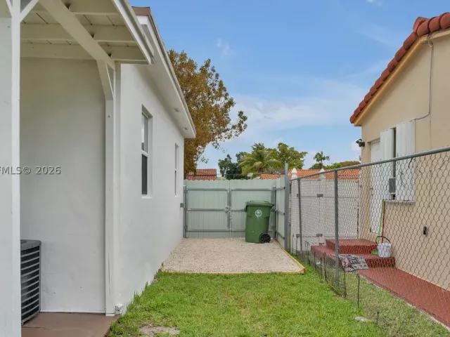 Продажа дома по адресу 4840 SW 5th Ter - фото 9278374