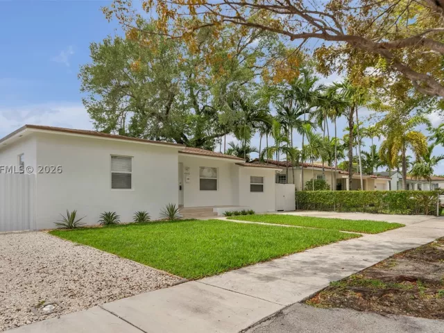 Продажа дома по адресу 4840 SW 5th Ter - фото 9278377